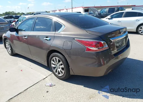 2015 Nissan Altima 2.5 S z USA, uszkodzony, nr VIN 1N4AL3AP3FC142588